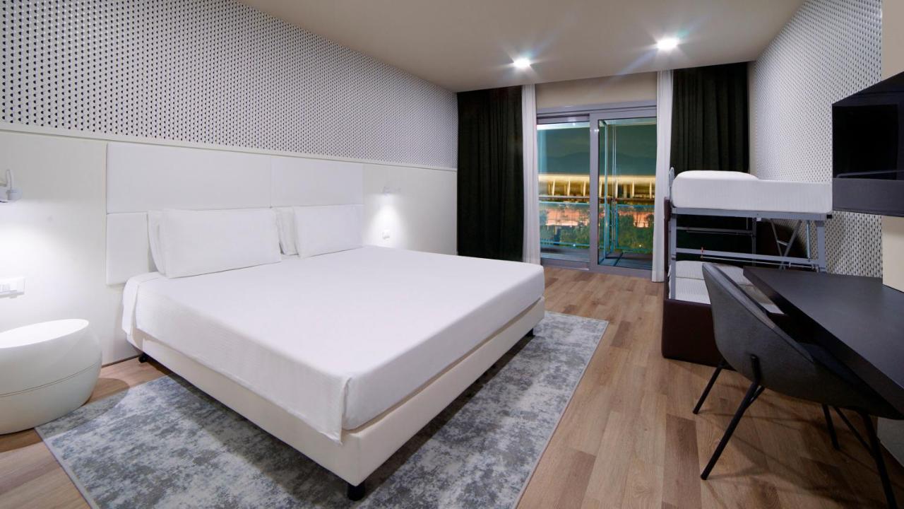 Holiday Inn Nola - Naples Vulcano Buono By Ihg Exterior photo