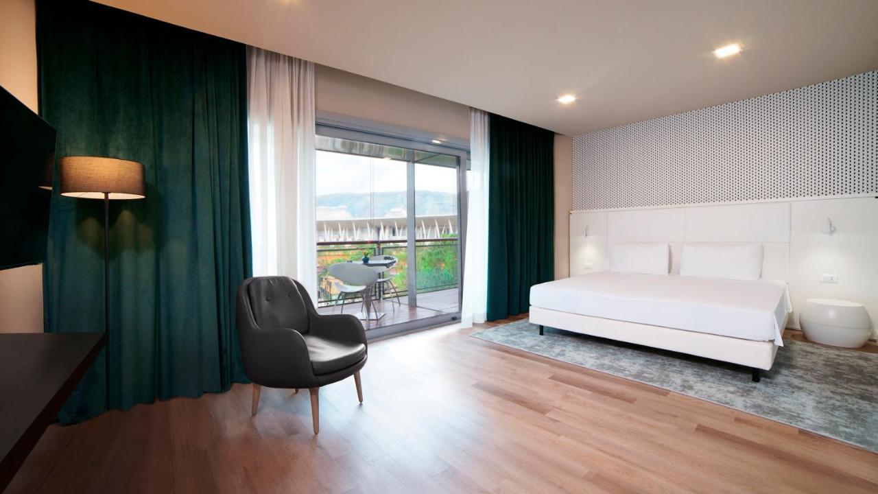 Holiday Inn Nola - Naples Vulcano Buono By Ihg Exterior photo