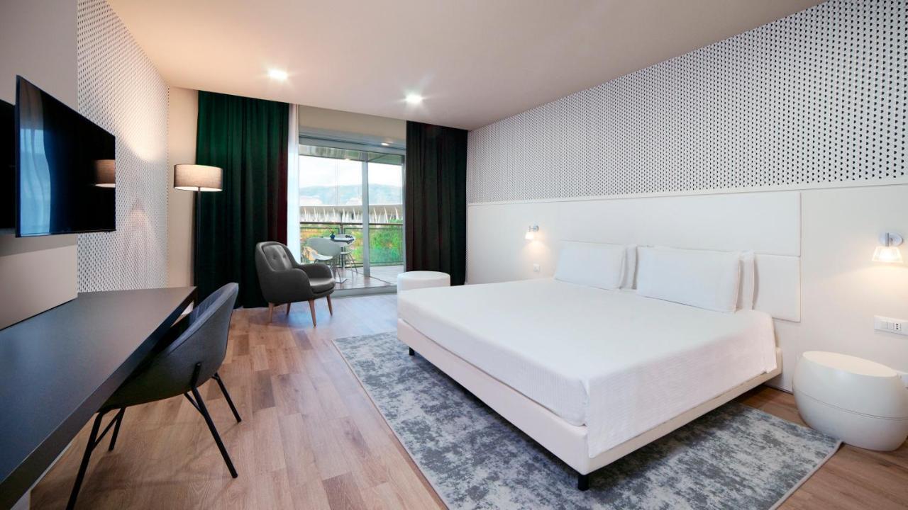 Holiday Inn Nola - Naples Vulcano Buono By Ihg Exterior photo